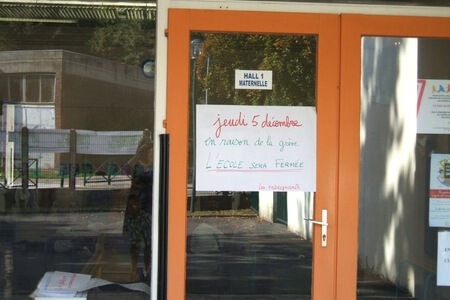 E%cc%81cole%20ferme%cc%81e new
